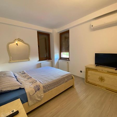 Apartament 3 Camere Bacău Esterno foto