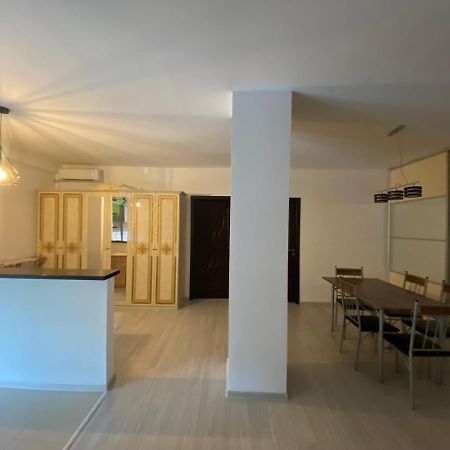 Apartament 3 Camere Bacău Esterno foto