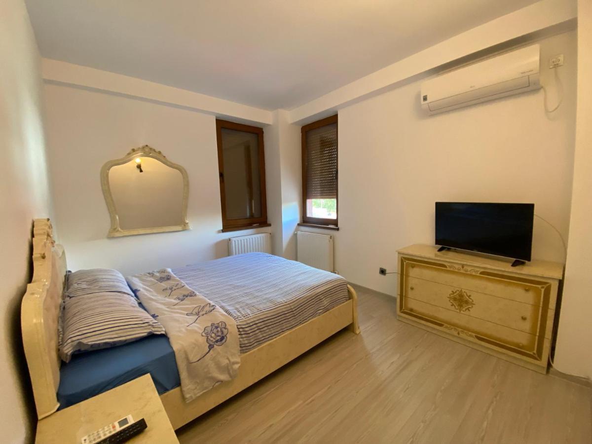 Apartament 3 Camere Bacău Esterno foto